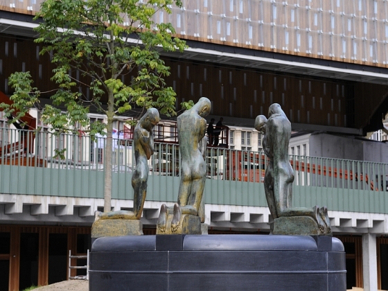 George Minne, Fountain with Kneeling Youths